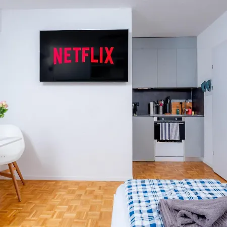 Cozy Modern Super Location Feels Like Apartment *