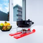 Cozy Modern Super Location Feels Like Apartment